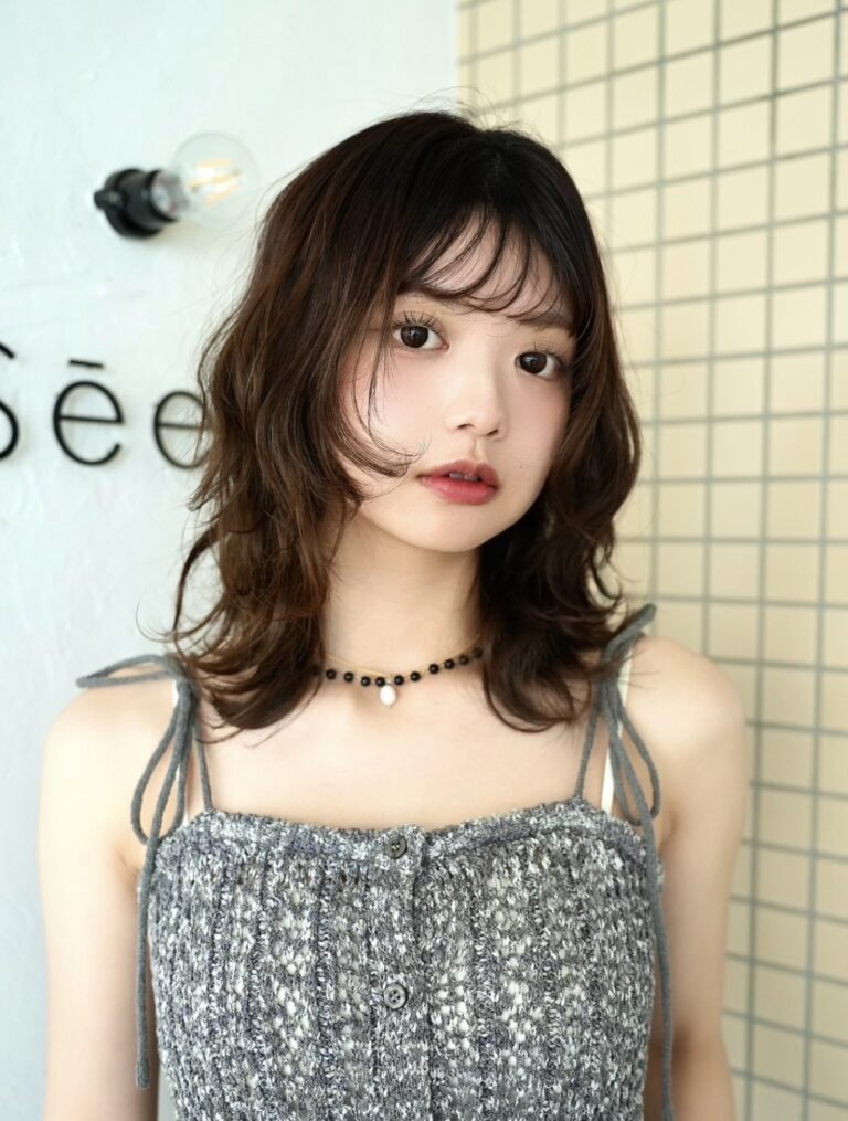 AINA SAKURADAのヘアスタイル