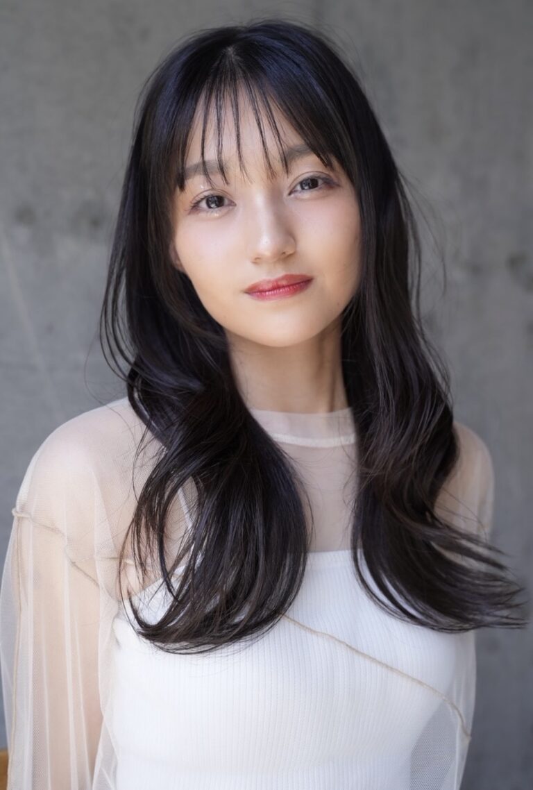 AINA SAKURADAのヘアスタイル