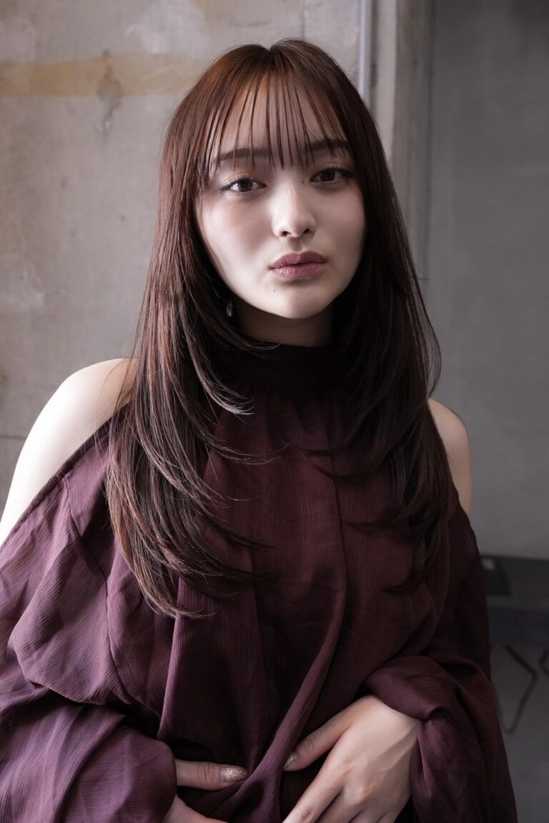 AINA SAKURADAのヘアスタイル