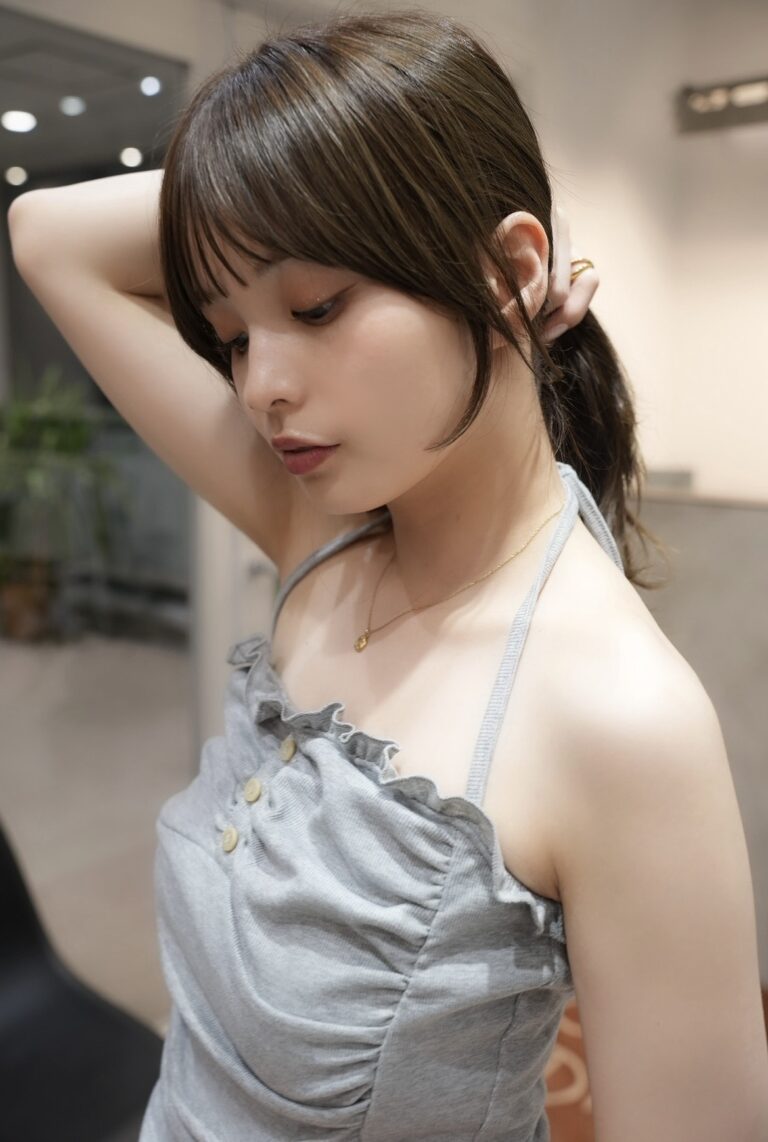 AINA SAKURADAのヘアスタイル