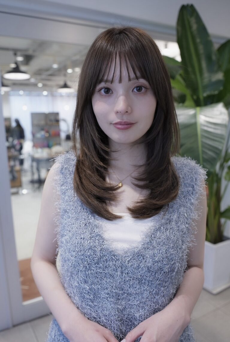 AINA SAKURADAのヘアスタイル